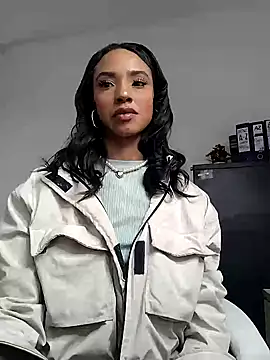 Snapshot of xenia_golden chatting on February 7, 5:40 pm xenia golden online show from February 7, 5:40 pm