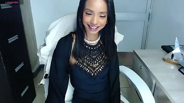Snapshot of xenia_golden chatting on March 22, 11:42 am xenia golden online show from March 22, 11:42 am