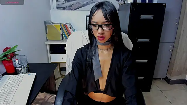 Snapshot of xenia_golden chatting on November 25, 2:06 pm xenia golden online show from November 25, 2:06 pm