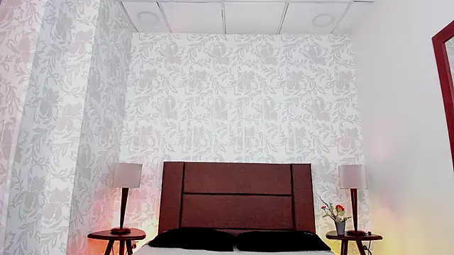 Snapshot of xenia_golden chatting on December 3, 2:15 pm xenia golden online show from December 3, 2:15 pm