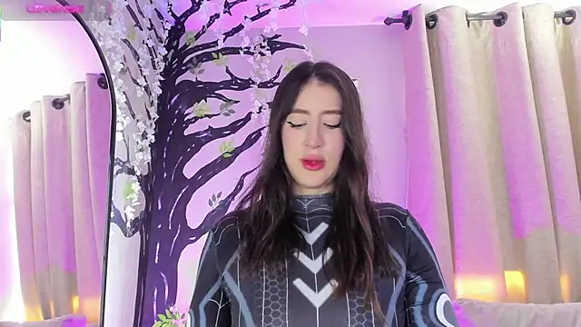 Snapshot of _AlejaCruz_ chatting on November 13, 6:40 pm AlejaCruz online show from November 13, 6:40 pm