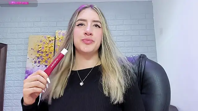  AlejaCruz  online show from December 19, 7:21 pm