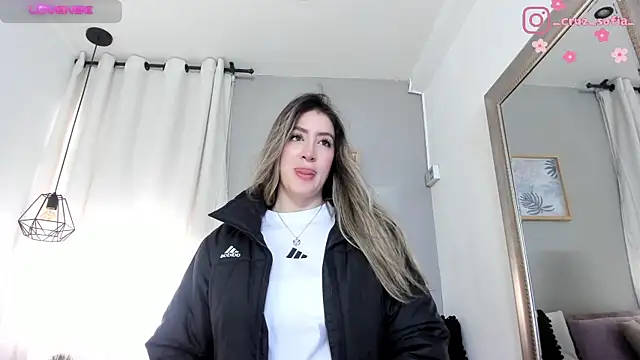 Snapshot of _AlejaCruz_ chatting on July 12, 5:48 pm AlejaCruz online show from July 12, 5:48 pm