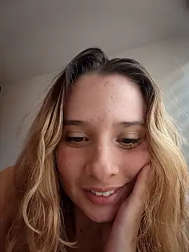 Snapshot of Sophy_Bunny chatting on February 26, 7:24 pm Sophy Bunny online show from February 26, 7:24 pm