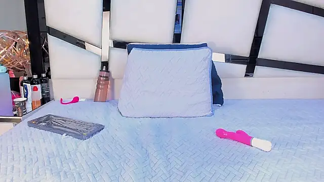 ElizabethAdams  online show from February 10, 3:43 am