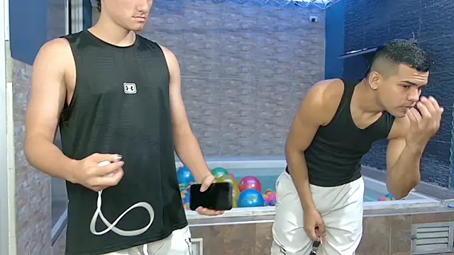 Snapshot of Boysgang_sex chatting on October 21, 11:33 am Boysgang sex online show from October 21, 11:33 am