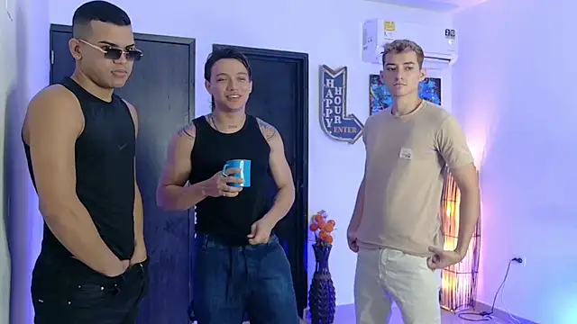 Snapshot of Boysgang_sex chatting on November 22, 11:42 am Boysgang sex online show from November 22, 11:42 am