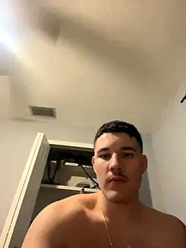 Snapshot of Shaded24 chatting on November 23, 5:29 am Shaded24 online show from November 23, 5:29 am