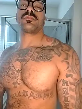 Snapshot of bishopwiththetattoos chatting on June 22, 2:36 pm bishopwiththetattoos online show from June 22, 2:36 pm