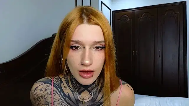 Snapshot of SophieInkk chatting on May 15, 3:35 am SophieInkk online show from May 15, 3:35 am
