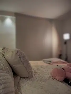 selenne schmitt online show from November 18, 9:30 pm