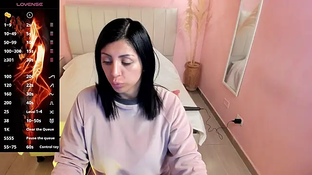 tiffani  love online show from December 30, 12:20 pm