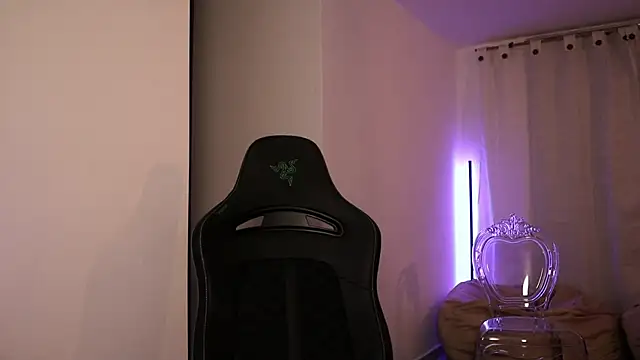 Snapshot of MarianaBranzz chatting on February 5, 3:00 am MarianaBranzz online show from February 5, 3:00 am