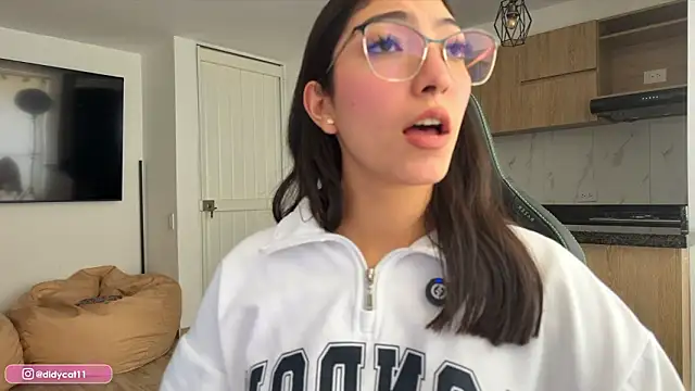 Snapshot of MarianaBranzz chatting on February 26, 5:45 pm MarianaBranzz online show from February 26, 5:45 pm