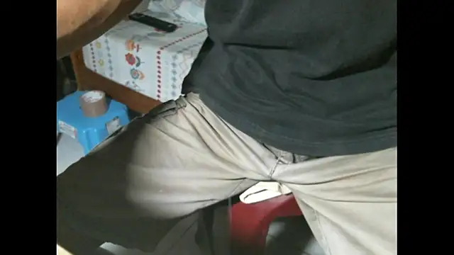 Snapshot of triangle0623 chatting on June 12, 12:59 pm triangle0623 online show from June 12, 12:59 pm