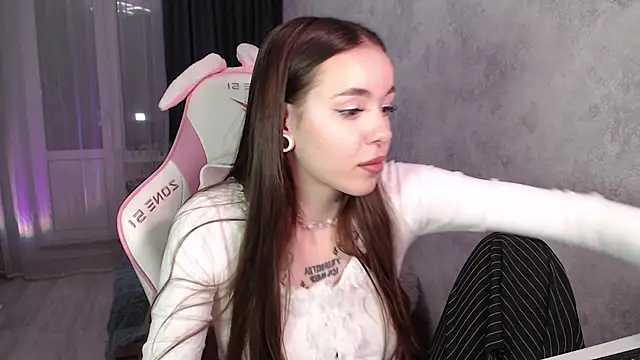 Snapshot of naughty_dakota chatting on October 11, 4:05 pm naughty dakota online show from October 11, 4:05 pm