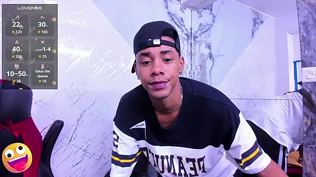 Snapshot of Hottwinkguys chatting on November 15, 5:05 am Hottwinkguys online show from November 15, 5:05 am