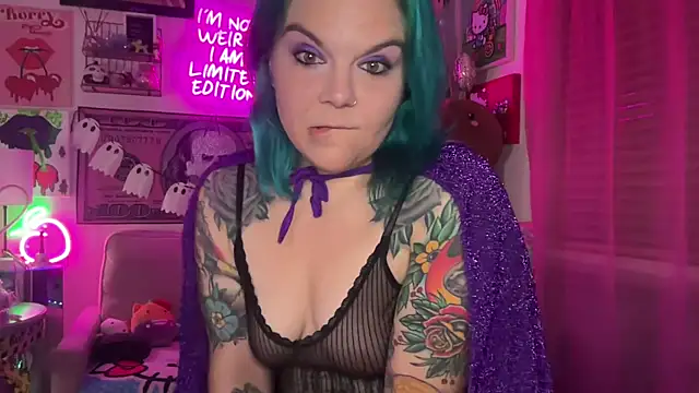 CherryBombBomb online show from October 28, 5:00 am