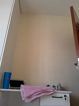 Snapshot of pnut_20 chatting on February 7, 9:05 am pnut 20 online show from February 7, 9:05 am