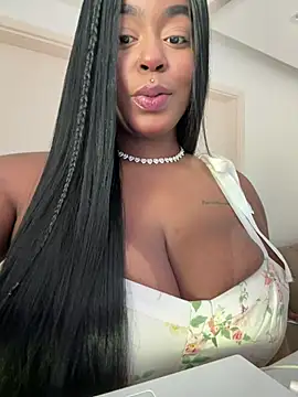 Snapshot of latinababyy chatting on February 21, 11:22 am latinababyy online show from February 21, 11:22 am