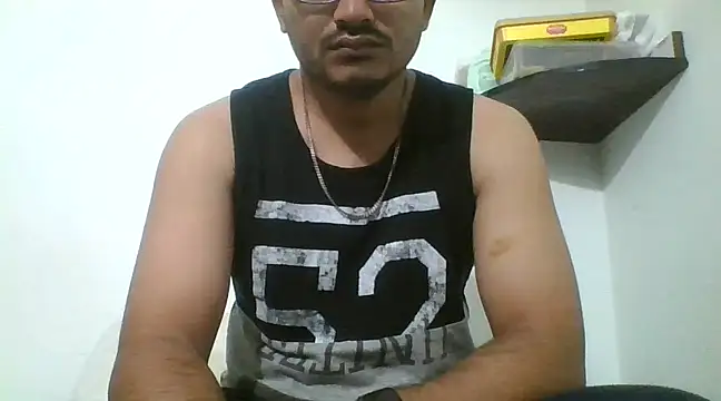 Snapshot of naughtymike0007 chatting on January 7, 1:17 am naughtymike0007 online show from January 7, 1:17 am