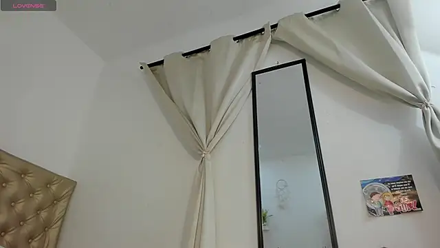 Snapshot of Alessiiaa_ chatting on November 22, 1:43 pm Alessiiaa online show from November 22, 1:43 pm