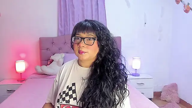 Latinabombsheell online show from November 18, 6:07 am