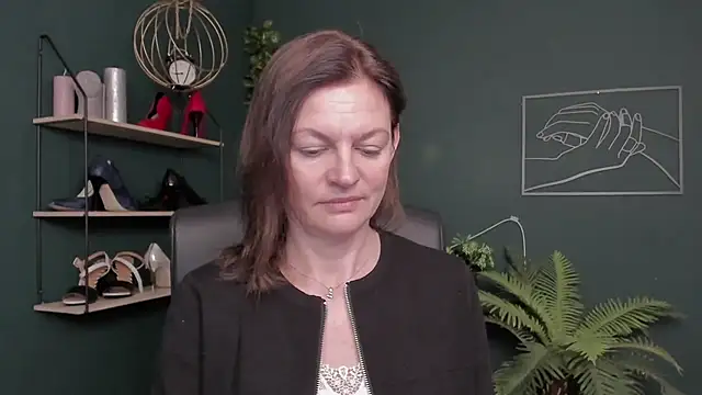 VivianWILD online show from November 12, 9:21 am