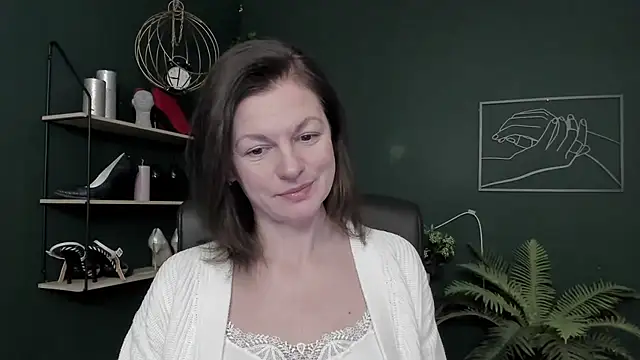 VivianWILD online show from February 3, 8:30 am