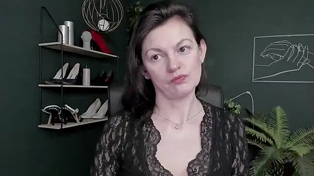 VivianWILD online show from February 27, 7:30 am