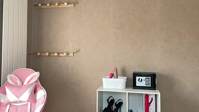 lucie mehott online show from November 10, 10:14 am