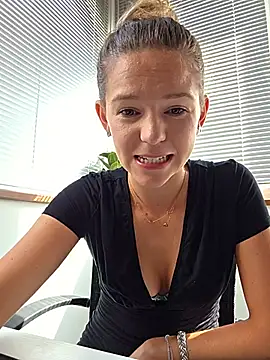 Snapshot of lucie_mehott chatting on July 22, 8:50 am lucie mehott online show from July 22, 8:50 am