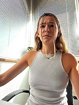 Snapshot of lucie_mehott chatting on July 23, 8:45 am lucie mehott online show from July 23, 8:45 am