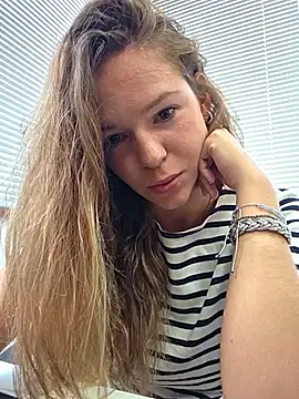 Snapshot of lucie_mehott chatting on July 28, 10:10 am lucie mehott online show from July 28, 10:10 am