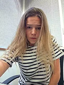 Snapshot of lucie_mehott chatting on July 28, 11:17 am lucie mehott online show from July 28, 11:17 am