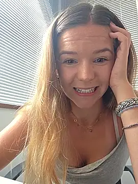 Snapshot of lucie_mehott chatting on July 30, 9:30 am lucie mehott online show from July 30, 9:30 am