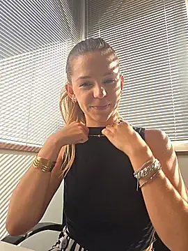 Snapshot of lucie_mehott chatting on August 4, 8:06 am lucie mehott online show from August 4, 8:06 am
