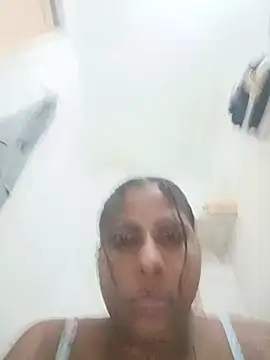 Snapshot of Giselabrunette25 chatting on July 1, 11:34 am Giselabrunette25 online show from July 1, 11:34 am