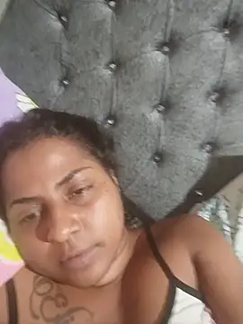 Snapshot of Giselabrunette25 chatting on July 10, 3:33 am Giselabrunette25 online show from July 10, 3:33 am