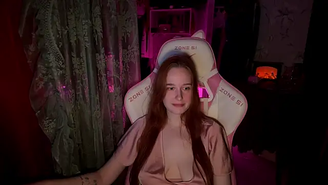 Snapshot of pearl_princess_ chatting on December 5, 4:47 pm pearl princess online show from December 5, 4:47 pm