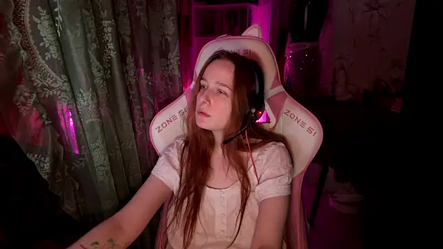 Snapshot of pearl_princess_ chatting on May 22, 12:51 am pearl princess online show from May 22, 12:51 am