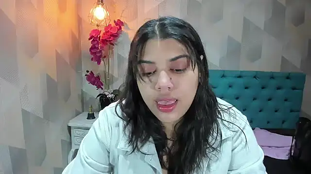 Snapshot of LindaBreeS chatting on February 15, 2:14 pm LindaBreeS online show from February 15, 2:14 pm