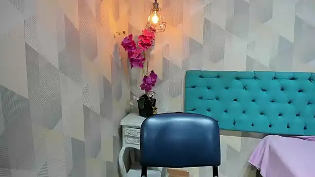 LindaBreeS online show from June 17, 1:34 pm