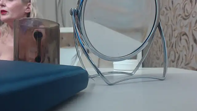 ElenaJuarez online show from January 23, 10:44 pm