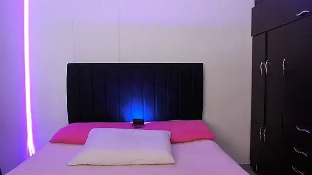 camii evanss online show from December 13, 8:26 pm