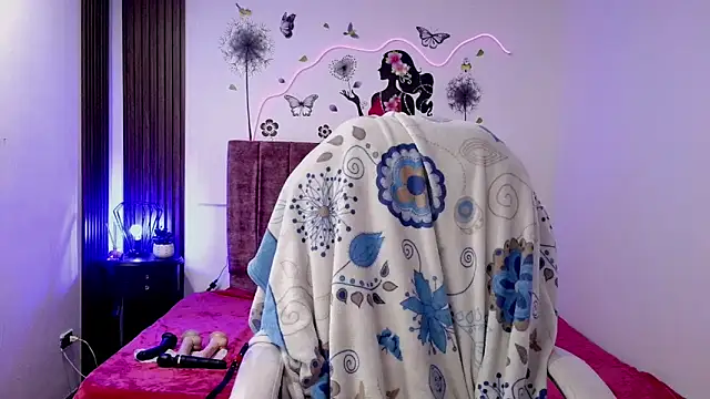 elena detroya online show from December 15, 12:31 pm