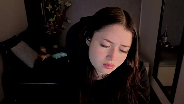 almma shy online show from November 14, 1:21 pm