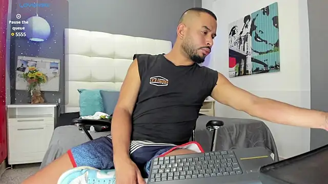Snapshot of THIAGOXBIG chatting on February 7, 9:15 pm THIAGOXBIG online show from February 7, 9:15 pm