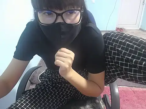 elllaaxx online show from May 30, 5:15 am