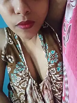 Snapshot of sexyindi_couple chatting on June 14, 7:54 am sexyindi couple online show from June 14, 7:54 am